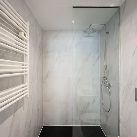 Hidden Gem Near Center- Garden, Outdoor Kitchen, Sauna * بورتو
