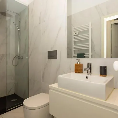 Hidden Gem Near Center- Garden, Outdoor Kitchen, Sauna فيلة